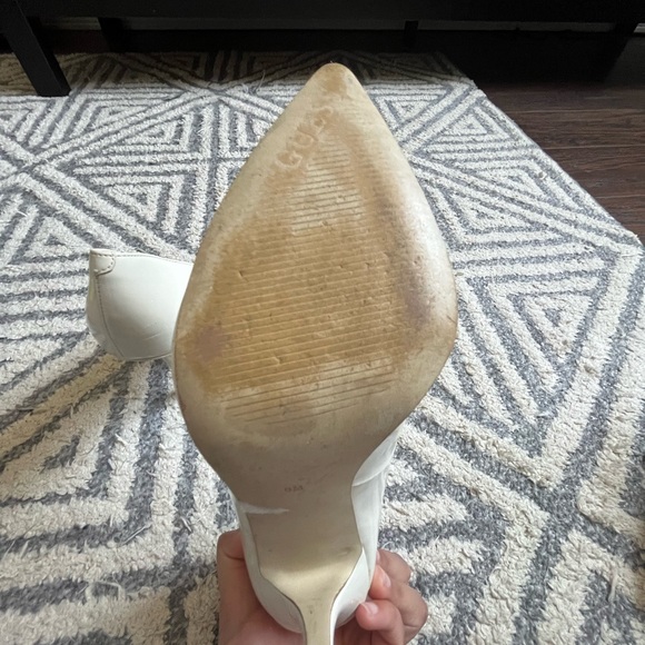 white pointy leather heels by GUESS - Picture 5 of 5